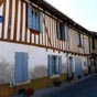 Monségur : Maisons à colombages.